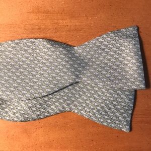 Vinyard Vines 100% cotton green whale bow tie